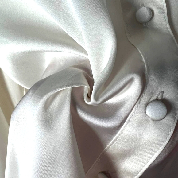 White satin buttoned shirt - Picture 2 of 4